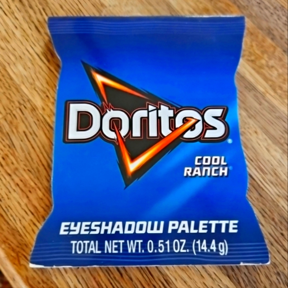 NIB Doritos Cool Ranch 12 Color Eyeshadow Palette Makeup Taste Beauty & Mirror